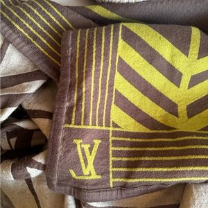 Louis Vuitton Karakoram Reversible 
Wool & Cashmere Blanket